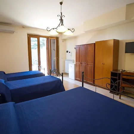Ξενοδοχείο με διαμερίσματα Etna Royal View 4*