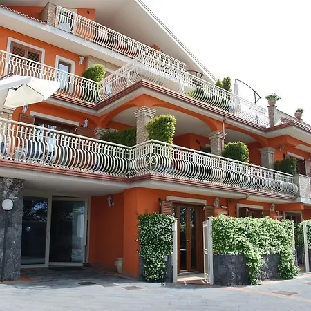 Etna Royal View تريكاستانيي